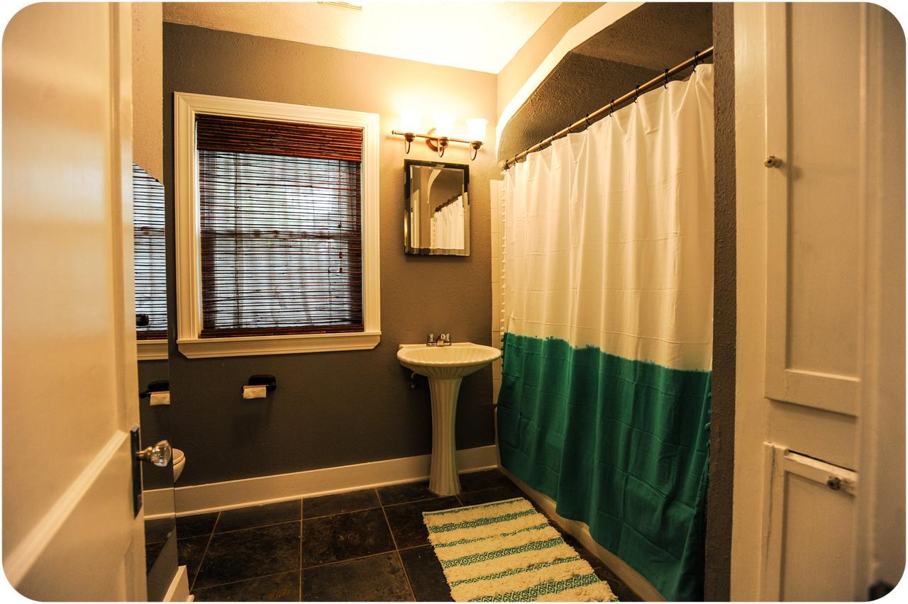 The Coyle Cabin - Close To Downtown, Stadiums, U Of H, Med Center Хьюстон Экстерьер фото